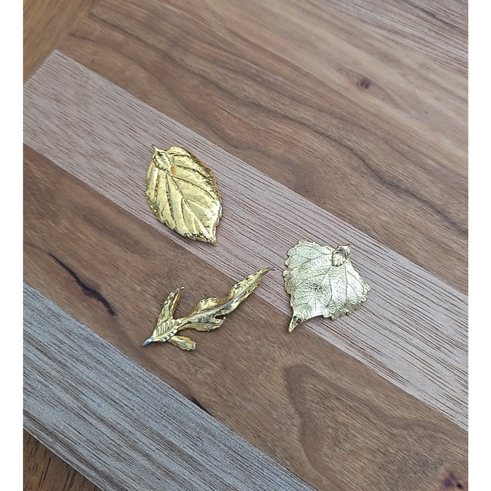 Vtg Gold Toned Metal Leaf Shaped Stampings Textured Necklace Pendent Jewelry - Picture 1 of 5